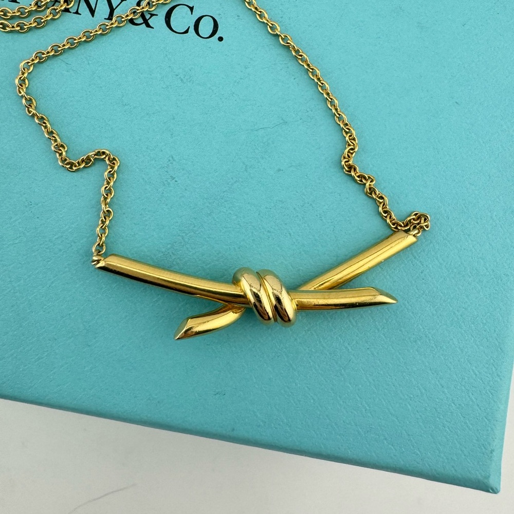 Tiffany & Co. 18k Knot Pendant Necklace in Yellow Gold - Picture 9 of 9